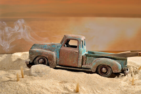diorama camioneta de juguete envejecida en la playa