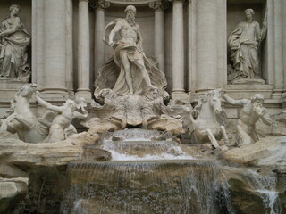 Fototapeta na wymiar trevi fountain in Rome, Italy