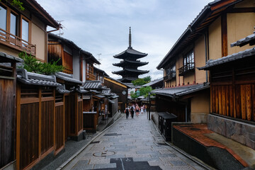 京都市 八坂の塔 雨天