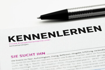 Fototapeta premium Kontaktanzeige Sie sucht ihn