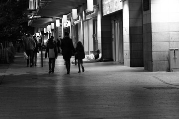 people walking in the street lock down brussel corona covid-19