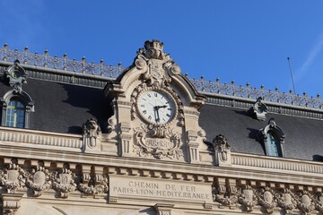Ancienne gare ferrovière des Brotteaux à Lyon, construite en 1908, actuellement hôtel des ventes, vue de l'extérieur, ville de Lyon, département du Rhône, France
