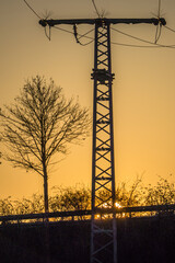 Strommasten am Abend