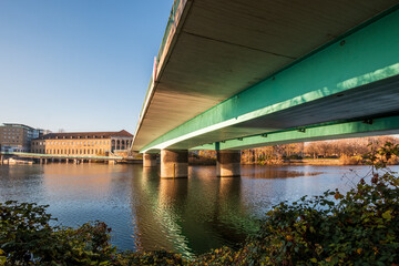 Schloßbrücke in Mülheim an der Ruhr von unten gesehen