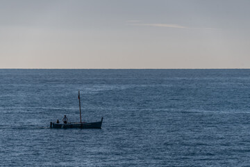 bateau de pêche en mer
