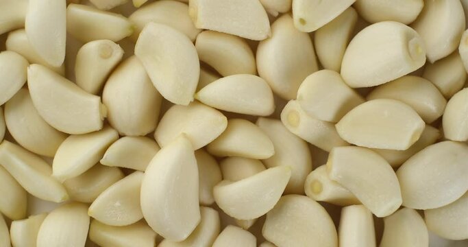 peeled garlic top view rotate