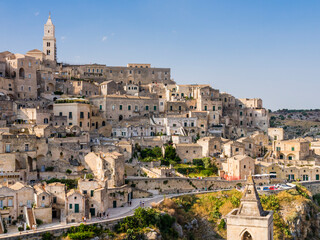 Obraz premium Scenic view of Sasso Caveoso district and its characteristic cave dwellings in the ancient town of Matera, Basilicata region, southern Italy 