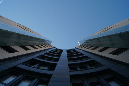 edificio poco U niforme