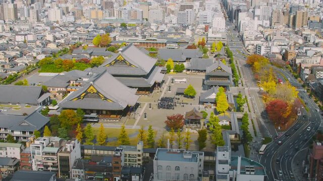 よく晴れた秋の日、知恩院三門　4K UHD