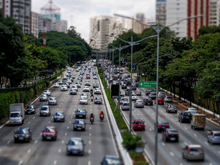 Transito de veiculos na Avenida 23 de Maio, Sao Paulo.