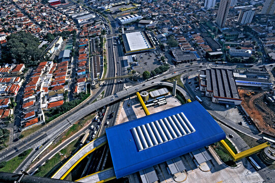 Fototapeta Vista aerea Estação Sacomã de transporte Fura-fila. São Paulo.