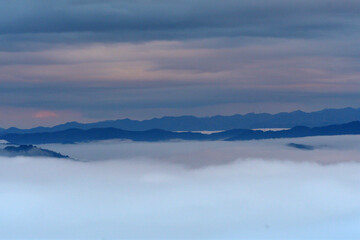 Obraz na płótnie Canvas 霧の都「亀岡霧のテラス」からの雲海絶景