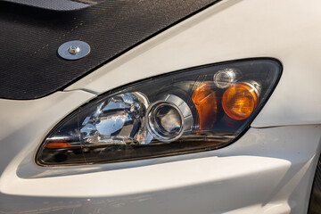 自動車のヘッドライト　Headlight of the old car