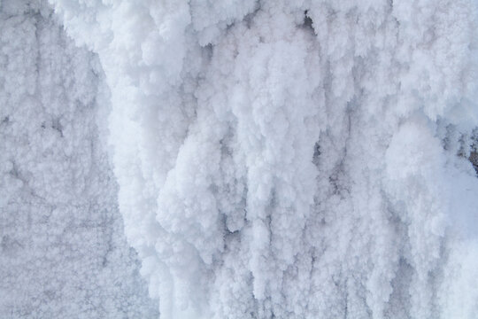 frozen ice and snow on the wall. Snow pillow. A lot of snow. Cold winter. © Илья Одиноков