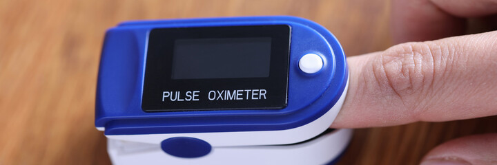 Heart rate monitor is fixed on the finger.