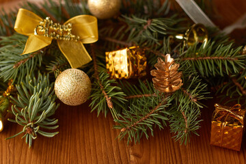 Obraz na płótnie Canvas Gold christmas decorations with fir branches