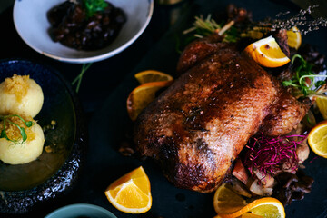 Knusprig gebratene Weihnachtsente für Weihnachten 