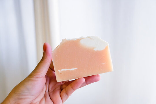 Organic handmade soap It helps cleanse the body and hands and bring it as a gift at the festival.