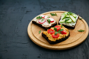 Vegetarian rye bread toasts