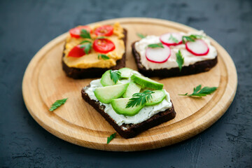 Vegetarian rye bread toasts