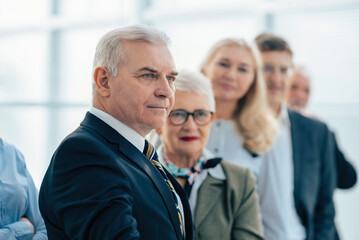 Obraz premium close up. reliable business partners looking forward