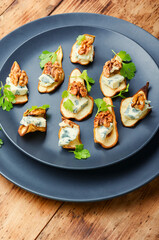 Blue cheese with dried pears and walnuts