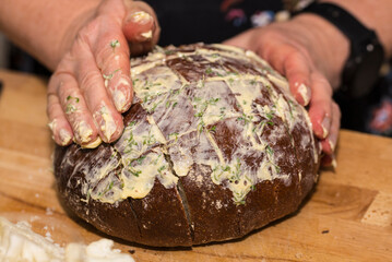 Ganzes Knoblauchbrot