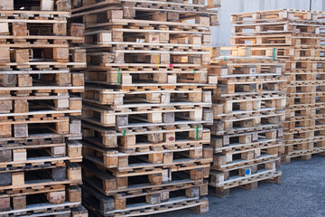 Pallet - wooden shipping container, grounds for collection, storage, transshipment and...