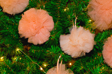 Sponges in the form of Christmas decorations on the Christmas tree