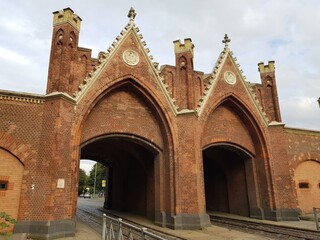 Fototapeta na wymiar Brandenburg Gate in the city of Kaliningrad