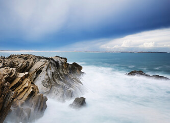 Agitaded sea with big waves