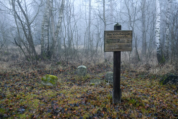 Das Köchinnengrab bei Lauenstein - Hier wurde im 16. Jahrhundert eine Köchin von der Burg Lauenstein wegen Kindesmordes lebendig gepfählt und begraben