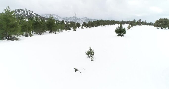 sierra Mediterr&aacute;nea nevada, espa&ntilde;a a vista de drone