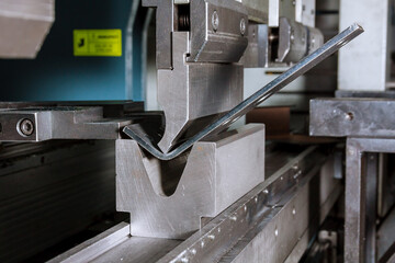The process of bending sheet metal on a hydraulic bending machine
