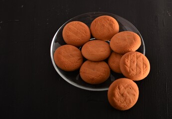 nuts in a glass bowl cookıes