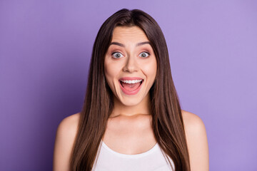 Photo portrait of excited girl with open mouth isolated on vivid violet colored background