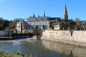 Fototapeta premium river loir and buildings in vendome (france)