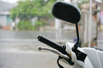spion or fender mirror motorbike while the weather is rainy