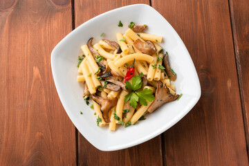 Piatto di maccheroncini ai funghi, Cucina Italiana