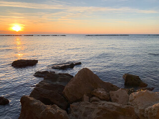 Obraz premium Sunset on the sea with sun rays