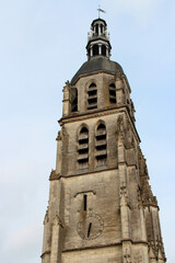 Fototapeta na wymiar saint-martin tower in vendôme (france)