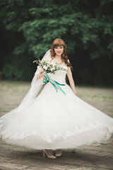 Obraz na płótnie Canvas Beautiful luxury bride in elegant white dress