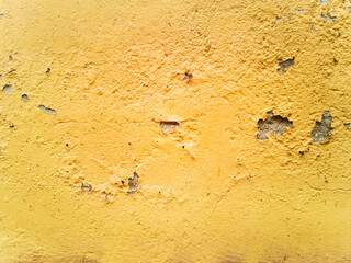 Textura fondo de pared amarilla con grietas. Vista de frente y de cerca