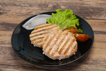 Grilled tuna steak with kumato