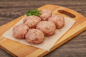 Raw turkey meatball for cooking