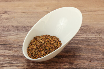Dry zeera seeds in the bowl