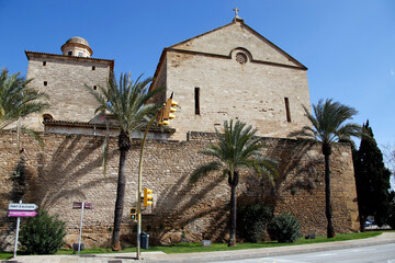 Fototapeta na wymiar Alcúdia und seine historische Kirche Sant Jaume. Alcúdia, Mallorca, Spanien, Europa -- Alcúdia and its historic church of Sant Jaume. Alcúdia, Mallorca, Spain, Europe