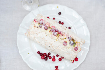 Meringue roll with crunberries and pistachios