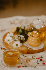 Obraz na płótnie Canvas tea with lemon and honey
