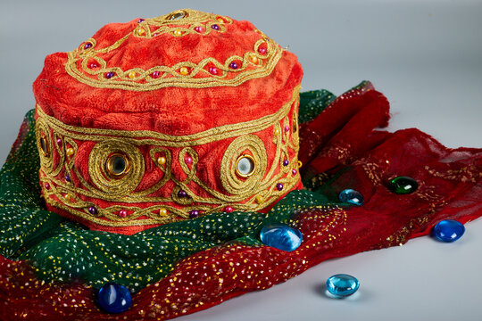 Gorros magreb&iacute;es y varios cristales de colores